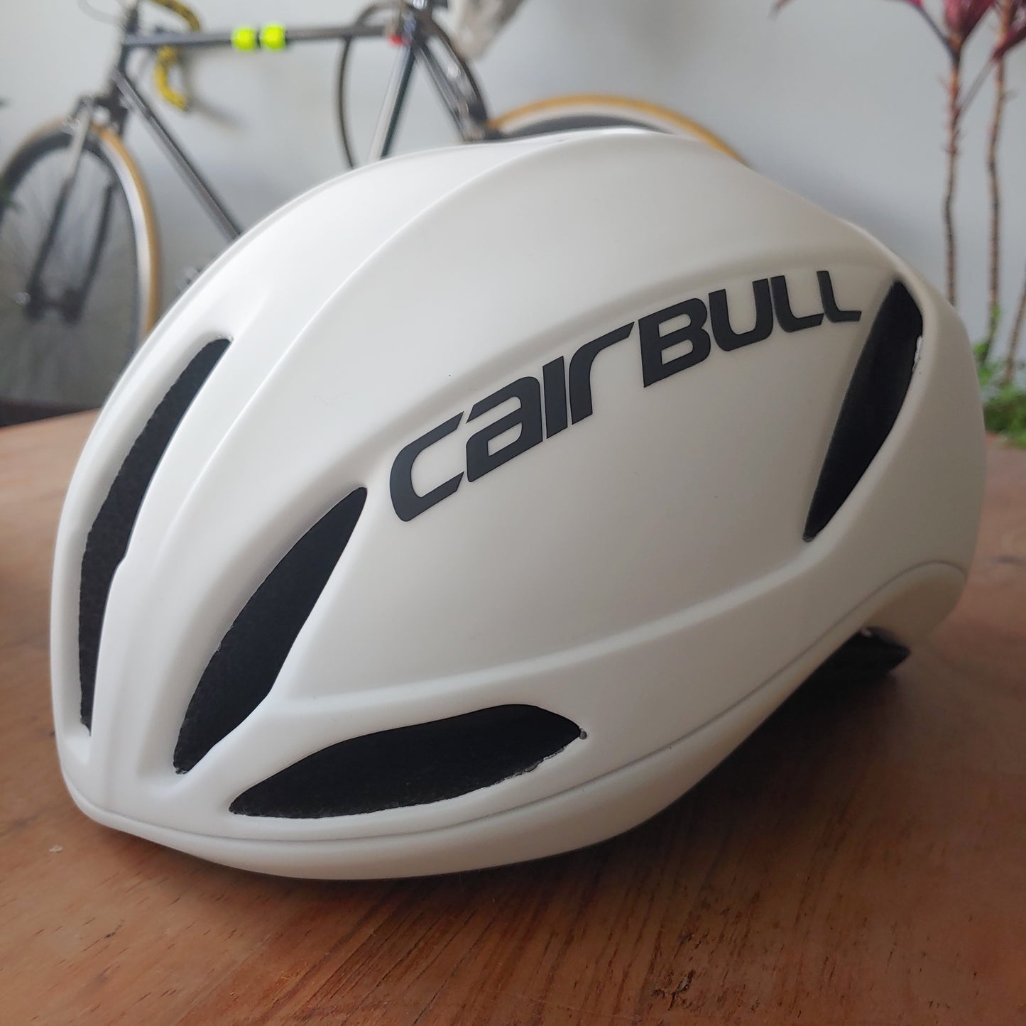 Casco Cairbull de carreras aerodinámico blanco con gafas para ciclismo